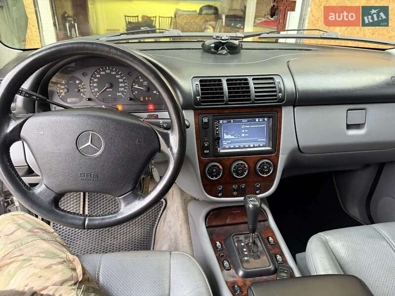 Внедорожник / Кроссовер Mercedes-Benz M-Class 2002 в Городке