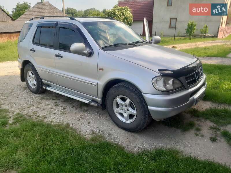 Позашляховик / Кросовер Mercedes-Benz M-Class 2001 в 