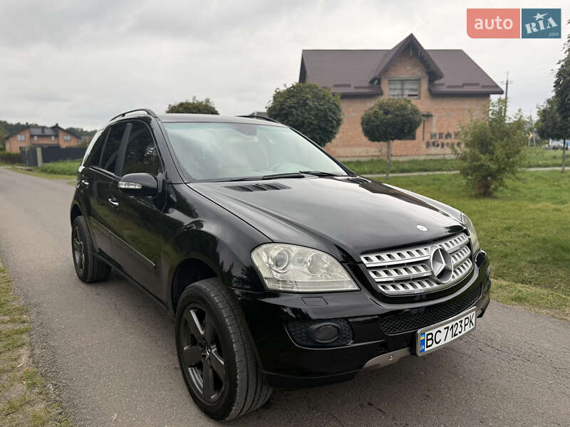 Mercedes-Benz M-Class 2005