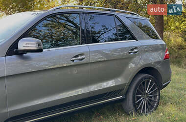 Позашляховик / Кросовер Mercedes-Benz M-Class 2012 в 