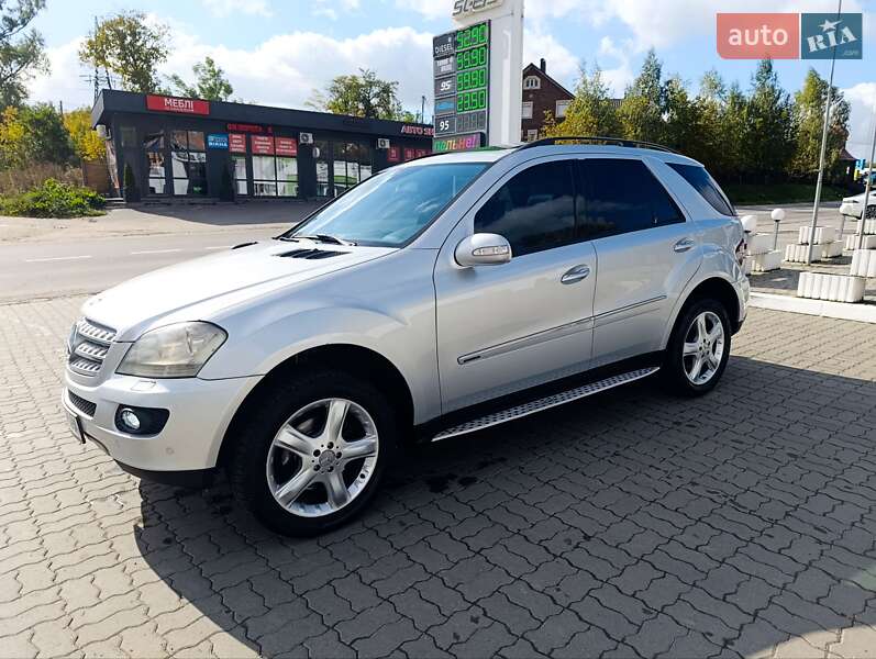Позашляховик / Кросовер Mercedes-Benz M-Class 2005 в Чернівцях