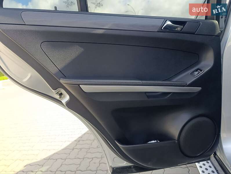 Позашляховик / Кросовер Mercedes-Benz M-Class 2005 в Чернівцях