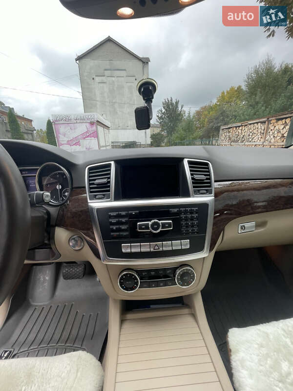 Внедорожник / Кроссовер Mercedes-Benz M-Class 2013 в Долине
