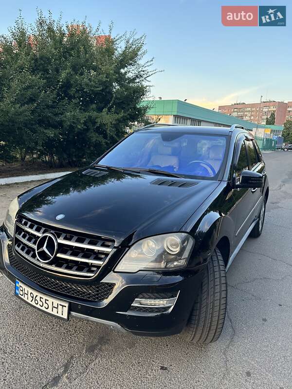 Внедорожник / Кроссовер Mercedes-Benz M-Class 2011 в Ровно
