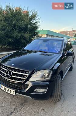 Позашляховик / Кросовер Mercedes-Benz M-Class 2011 в 