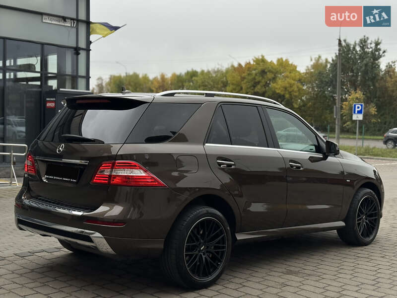 Внедорожник / Кроссовер Mercedes-Benz M-Class 2013 в Луцке