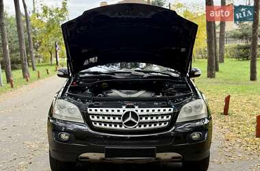 Позашляховик / Кросовер Mercedes-Benz M-Class 2009 в 