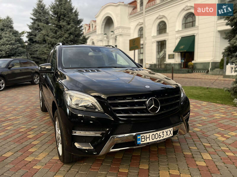 Внедорожник / Кроссовер Mercedes-Benz M-Class 2013 в Одессе