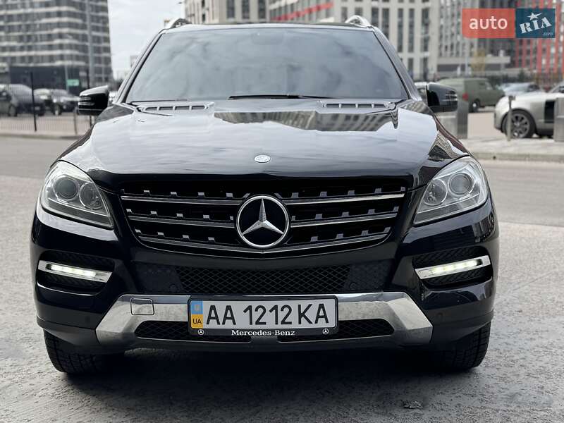 Внедорожник / Кроссовер Mercedes-Benz M-Class 2011 в Киеве