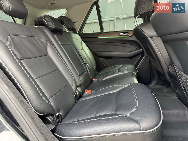 Внедорожник / Кроссовер Mercedes-Benz M-Class 2011 в Киеве