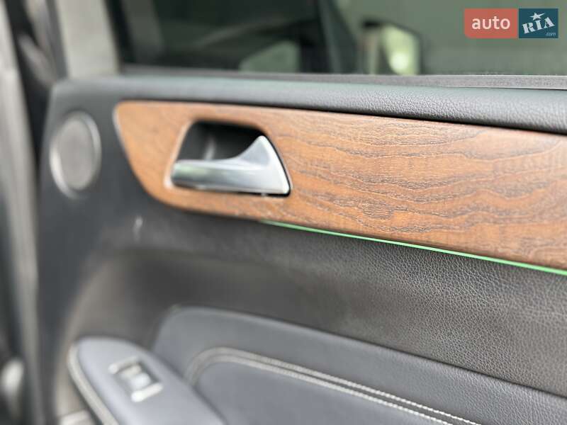 Внедорожник / Кроссовер Mercedes-Benz M-Class 2011 в Киеве