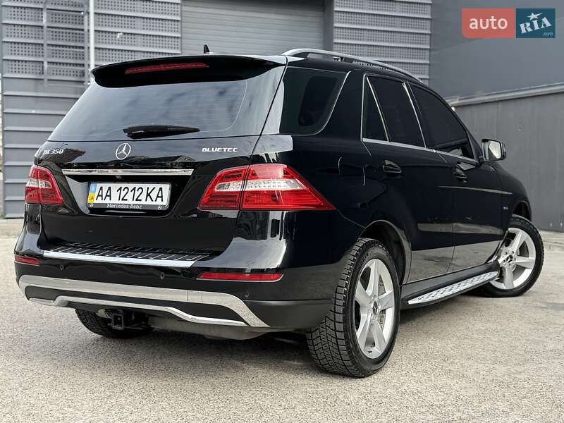 Внедорожник / Кроссовер Mercedes-Benz M-Class 2011 в Киеве