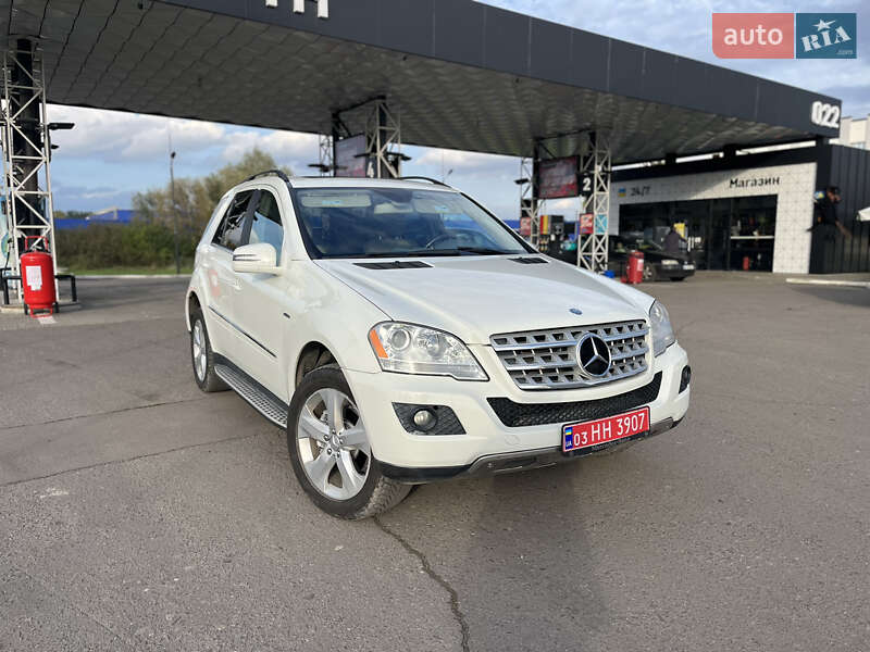 Позашляховик / Кросовер Mercedes-Benz M-Class 2011 в 