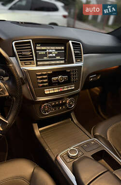 Позашляховик / Кросовер Mercedes-Benz M-Class 2011 в 
