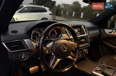 Позашляховик / Кросовер Mercedes-Benz M-Class 2011 в 