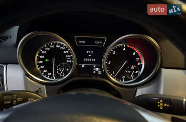 Позашляховик / Кросовер Mercedes-Benz M-Class 2011 в 