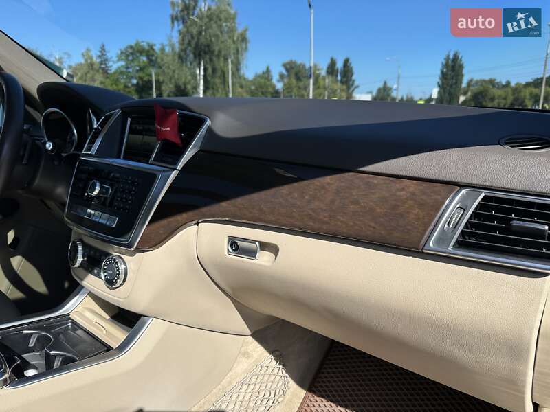 Внедорожник / Кроссовер Mercedes-Benz M-Class 2015 в Киеве
