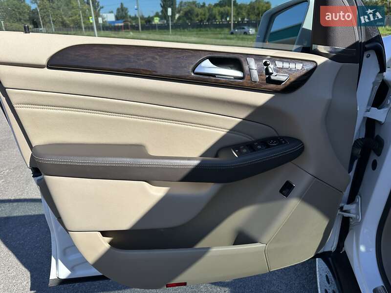 Внедорожник / Кроссовер Mercedes-Benz M-Class 2015 в Киеве