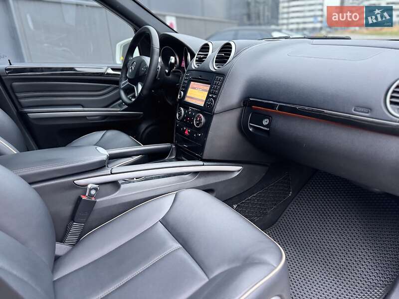 Позашляховик / Кросовер Mercedes-Benz M-Class 2010 в Києві