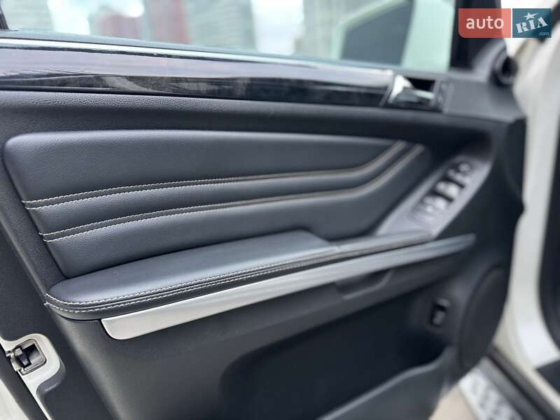 Позашляховик / Кросовер Mercedes-Benz M-Class 2010 в Києві