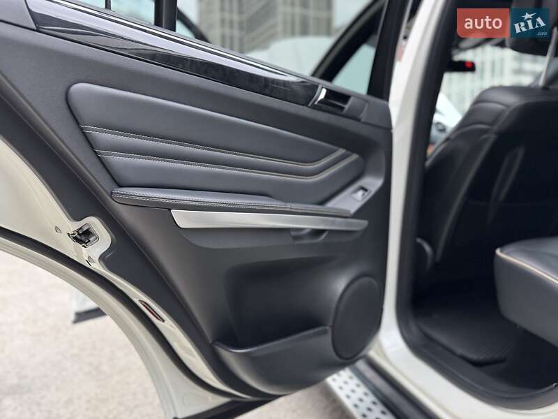 Позашляховик / Кросовер Mercedes-Benz M-Class 2010 в Києві