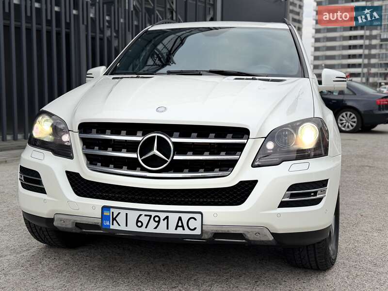 Позашляховик / Кросовер Mercedes-Benz M-Class 2010 в Києві