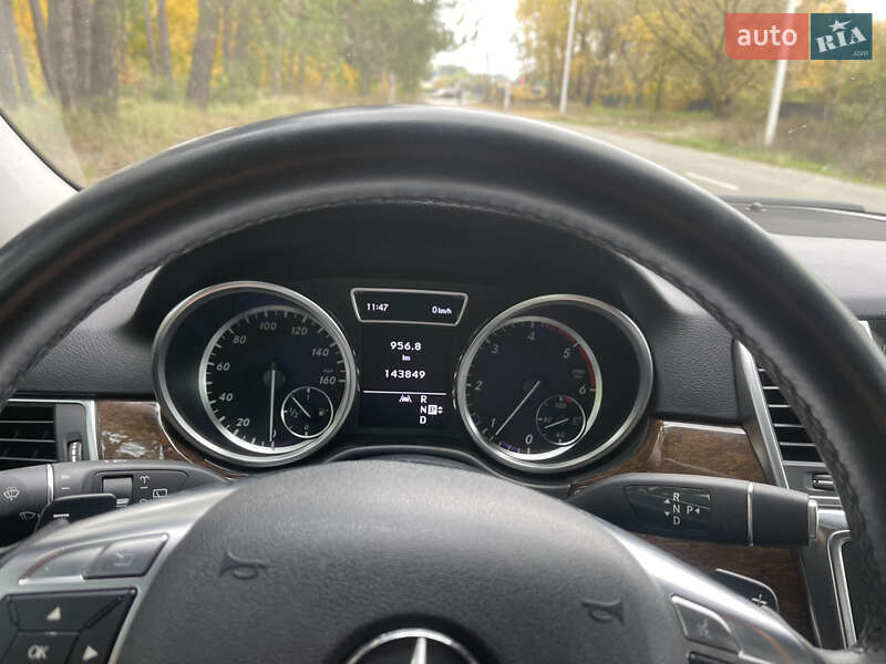 Внедорожник / Кроссовер Mercedes-Benz M-Class 2011 в Киеве