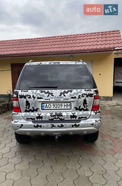 Позашляховик / Кросовер Mercedes-Benz M-Class 2002 в 