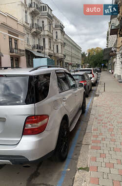 Внедорожник / Кроссовер Mercedes-Benz M-Class 2006 в 