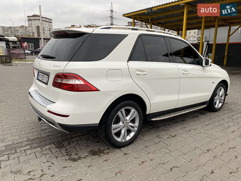 Внедорожник / Кроссовер Mercedes-Benz M-Class 2011 в Хмельницком