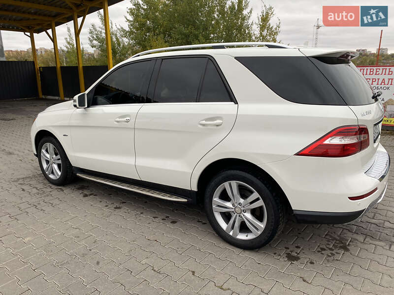 Внедорожник / Кроссовер Mercedes-Benz M-Class 2011 в Хмельницком