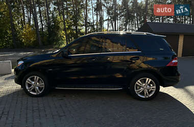 Позашляховик / Кросовер Mercedes-Benz M-Class 2011 в 