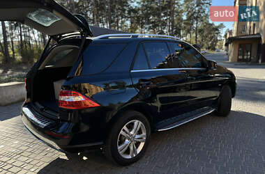 Позашляховик / Кросовер Mercedes-Benz M-Class 2011 в 