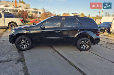 Позашляховик / Кросовер Mercedes-Benz M-Class 2005 в  фото 3 Позашляховик / Кросовер Mercedes-Benz M-Class 2005 в