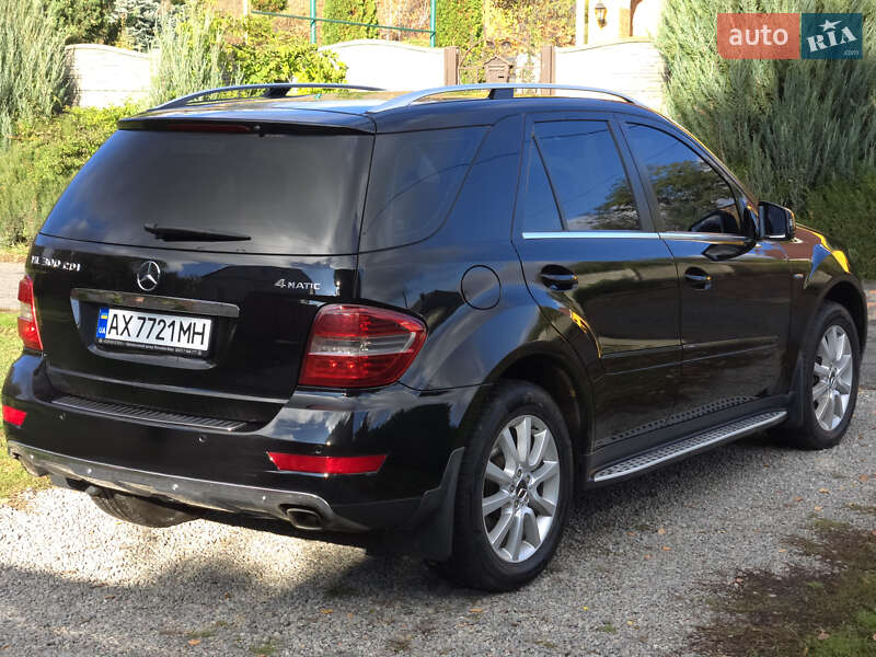 Позашляховик / Кросовер Mercedes-Benz M-Class 2010 в Харкові