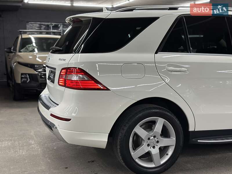 Внедорожник / Кроссовер Mercedes-Benz M-Class 2011 в Харькове