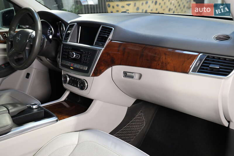 Позашляховик / Кросовер Mercedes-Benz M-Class 2013 в Луцьку фото 40 Позашляховик / Кросовер Mercedes-Benz M-Class 2013 в Луцьку