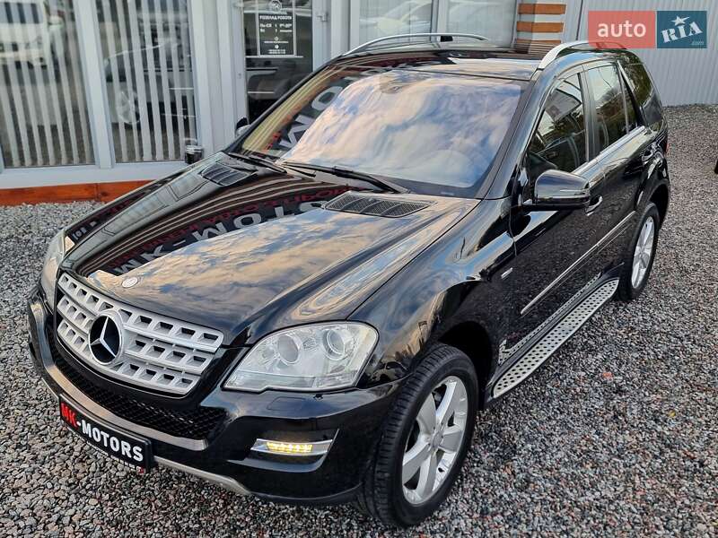 Внедорожник / Кроссовер Mercedes-Benz M-Class 2010 в Киеве