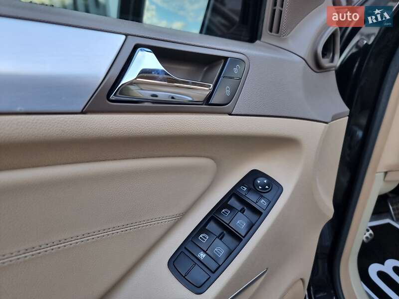 Внедорожник / Кроссовер Mercedes-Benz M-Class 2010 в Киеве