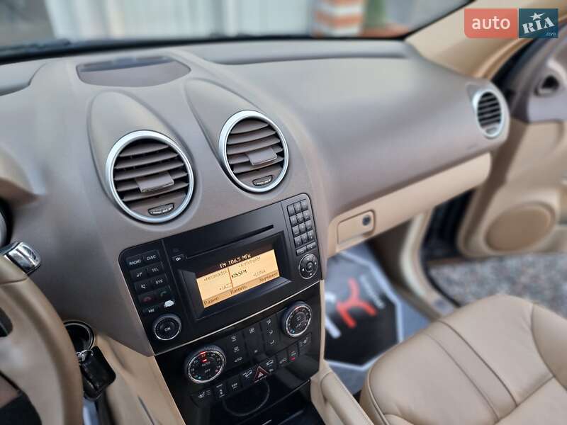 Внедорожник / Кроссовер Mercedes-Benz M-Class 2010 в Киеве