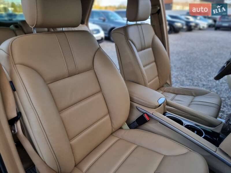 Внедорожник / Кроссовер Mercedes-Benz M-Class 2010 в Киеве