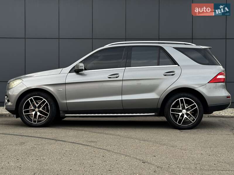 Внедорожник / Кроссовер Mercedes-Benz M-Class 2011 в Киеве