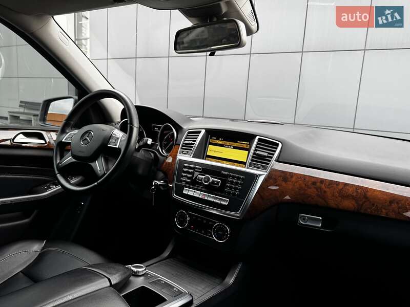 Внедорожник / Кроссовер Mercedes-Benz M-Class 2011 в Киеве