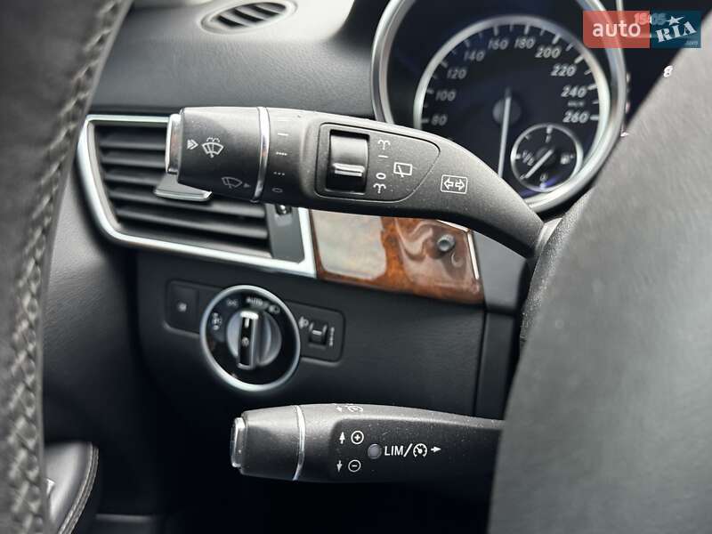 Внедорожник / Кроссовер Mercedes-Benz M-Class 2011 в Киеве