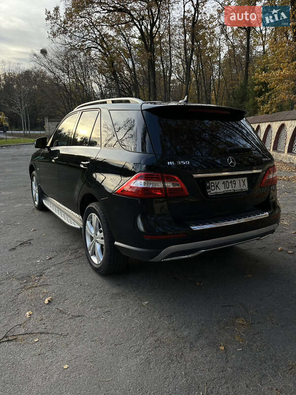 Позашляховик / Кросовер Mercedes-Benz M-Class 2011 в Рівному