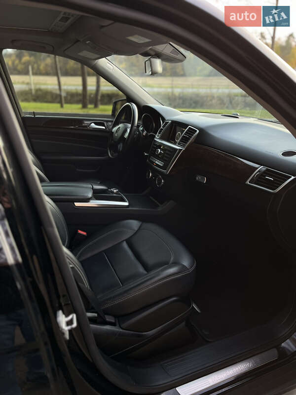 Позашляховик / Кросовер Mercedes-Benz M-Class 2011 в Рівному