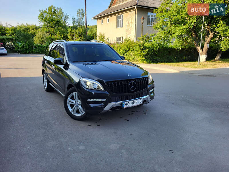 Внедорожник / Кроссовер Mercedes-Benz M-Class 2015 в Ужгороде фото 9 Внедорожник / Кроссовер Mercedes-Benz M-Class 2015 в Ужгороде