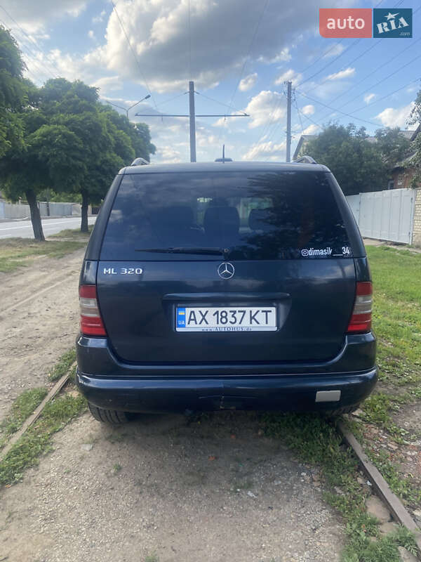 Позашляховик / Кросовер Mercedes-Benz M-Class 2001 в Харкові