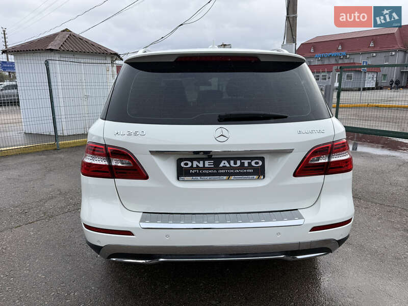 Внедорожник / Кроссовер Mercedes-Benz M-Class 2013 в Киеве