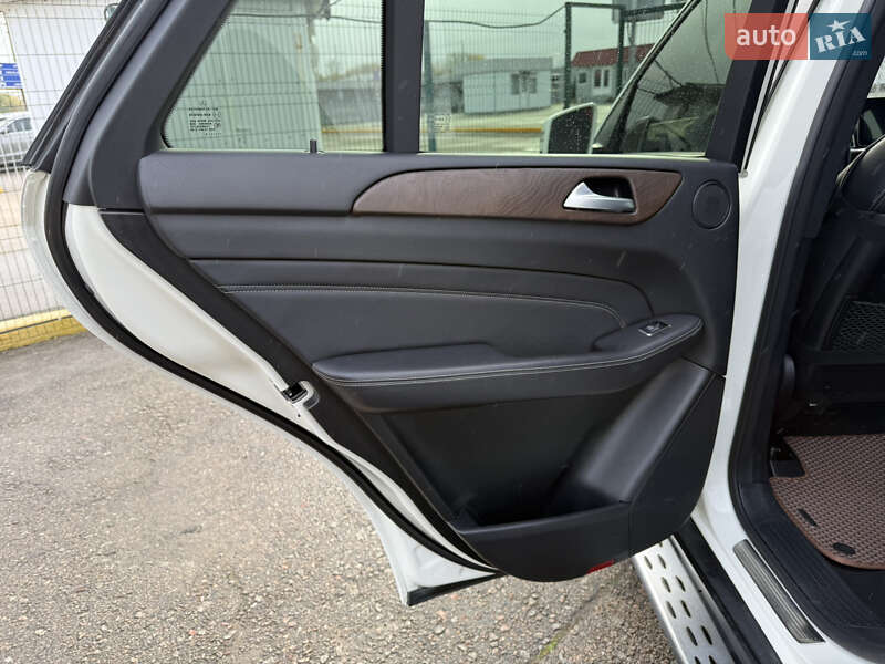 Внедорожник / Кроссовер Mercedes-Benz M-Class 2013 в Киеве